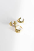 Relvi Horseshoe Ring