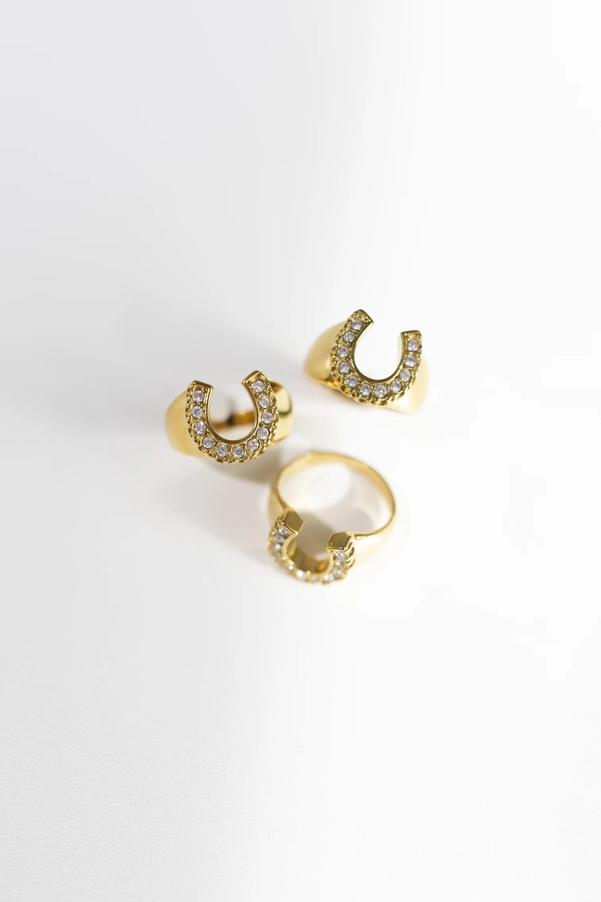 Relvi Horseshoe Ring